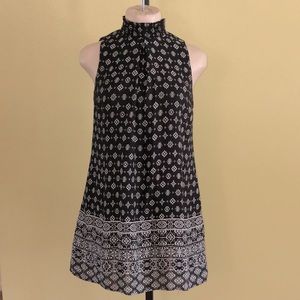 Speechless Women’s Sleeveless Mock Neck Shift Dress